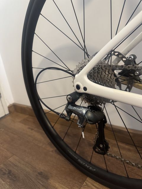 Specialized Tarmac SL6 Disc · Shimano Tiagra 10v · talle 52 · foto 3